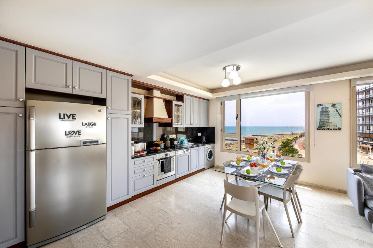 Mackenzie Beachfront Eftyhia Suite Lárnaka Kültér fotó