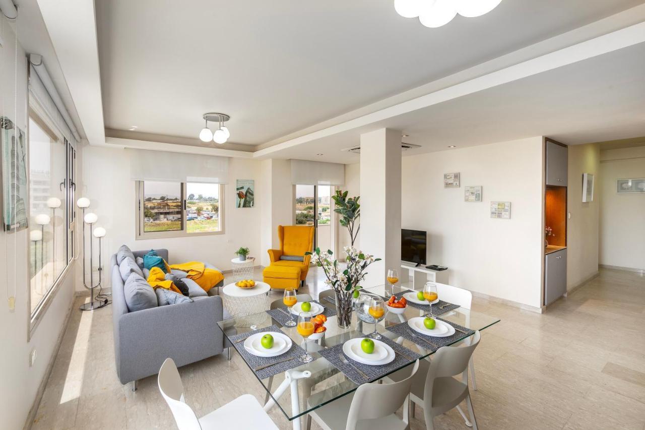 Mackenzie Beachfront Eftyhia Suite Lárnaka Kültér fotó