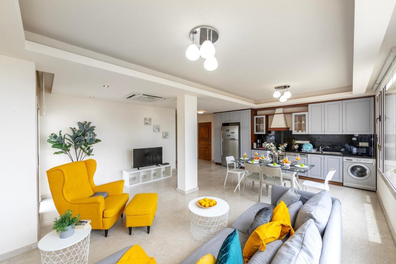 Mackenzie Beachfront Eftyhia Suite Lárnaka Kültér fotó