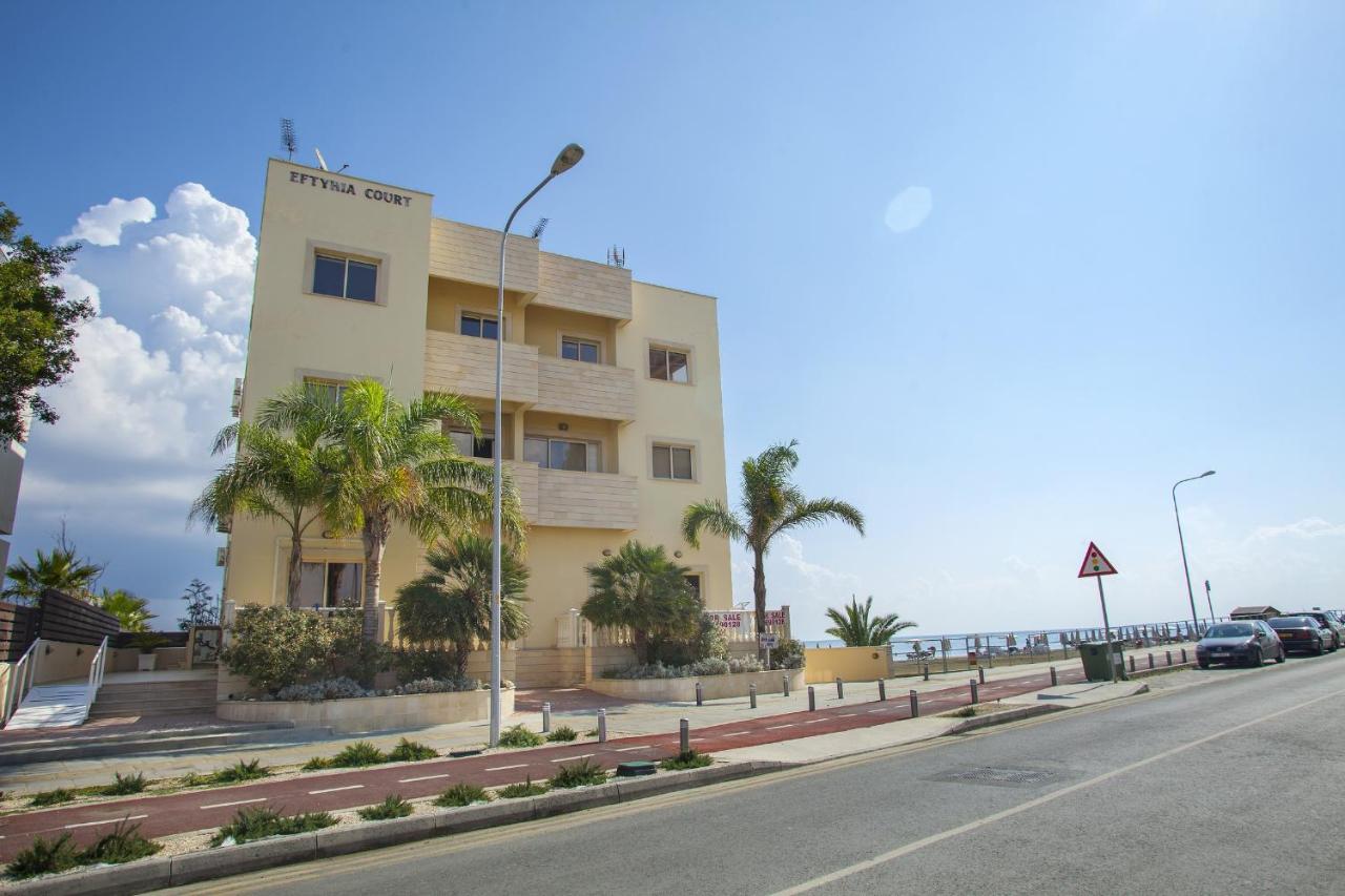 Mackenzie Beachfront Eftyhia Suite Lárnaka Kültér fotó